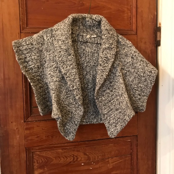 Moth Sweaters - 🔴Black and White Shrug Sweater Size Small